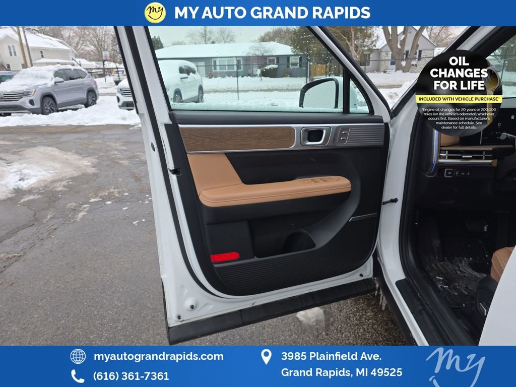 Used 2025 Hyundai Santa Fe Limited image 10