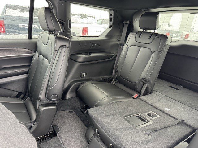 New 2025 Jeep Grand Cherokee L Limited image 30