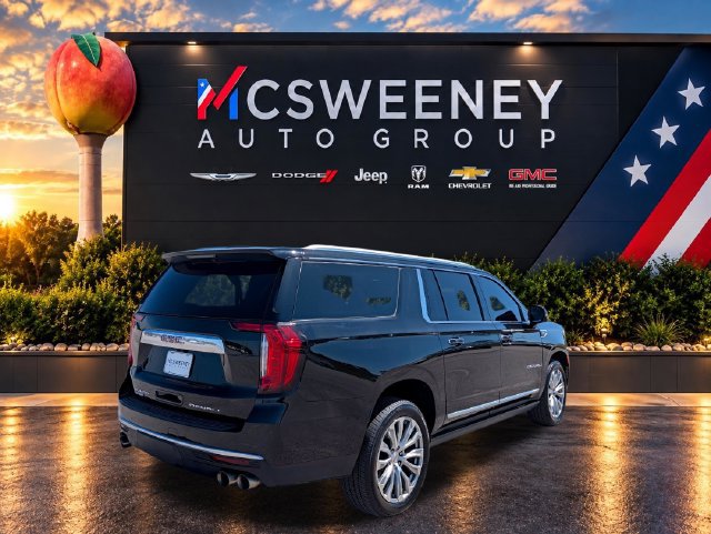 Used 2022 GMC Yukon XL Denali AWD/4WD image 5
