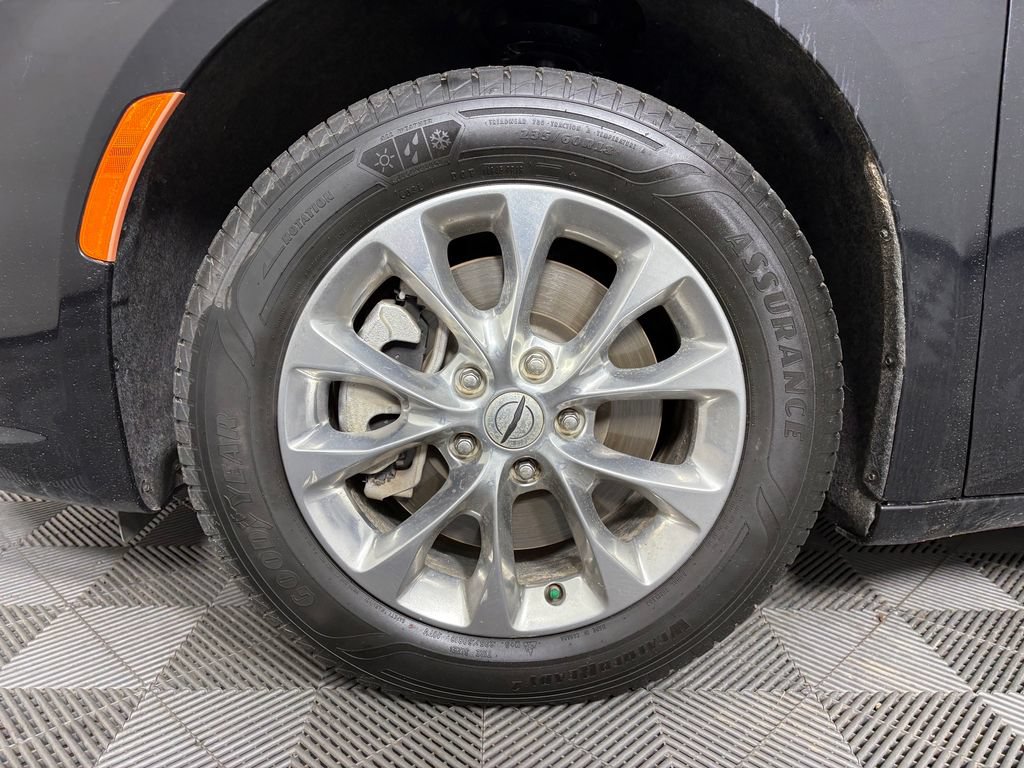 Used 2021 Chrysler Pacifica Touring-L AWD/4WD image 10