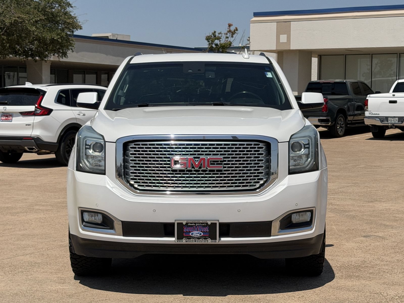 Used 2016 GMC Yukon Denali w/ Open Road Package AWD/4WD image 9