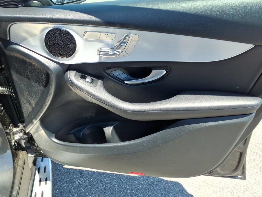 Used 2021 Mercedes-Benz GLC 300 4MATIC image 21