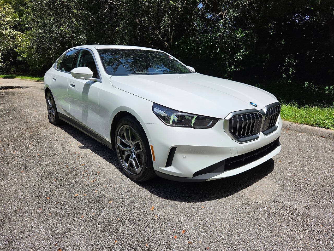 Used 2026 BMW 530i xDrive AWD/4WD image 9
