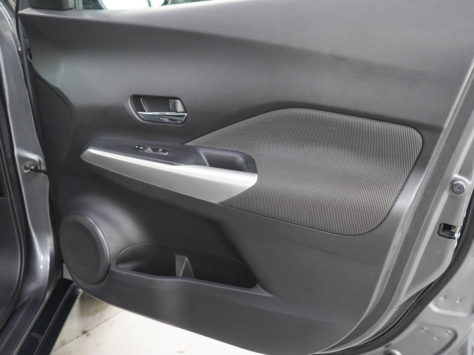 Used 2019 Nissan Kicks SV FWD image 9