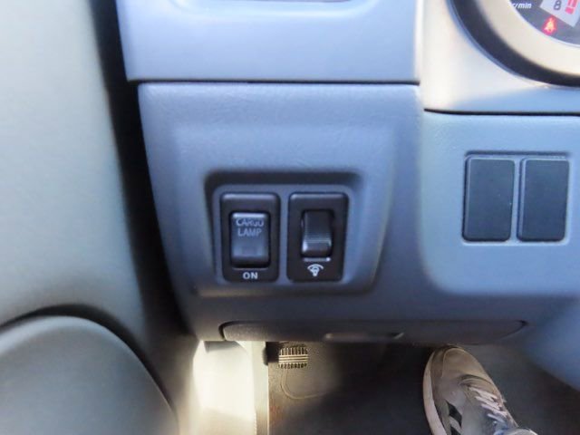 Used 2004 Nissan Frontier XE w/ (BGP) Basic Gear Pkg image 22