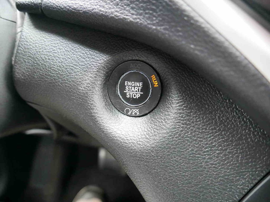 Used 2018 Jeep Cherokee Latitude Plus image 30