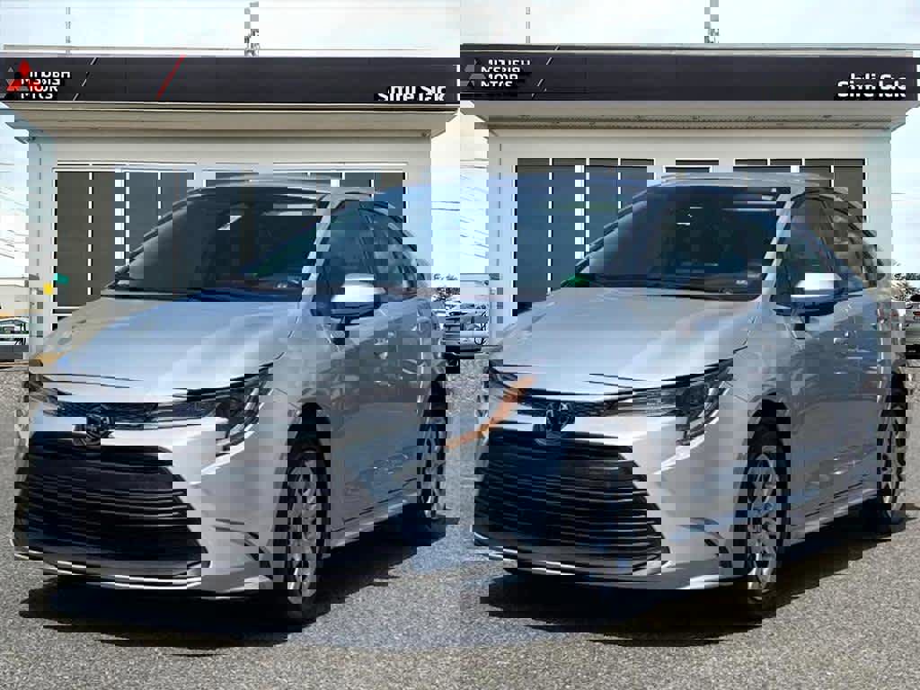 Used 2024 Toyota Corolla LE image 1
