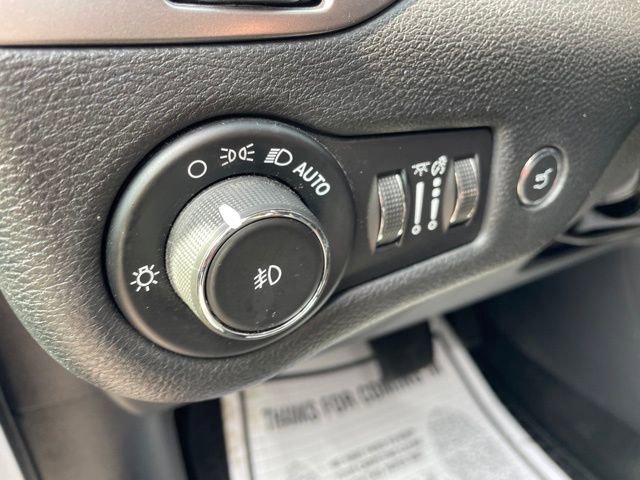 Used 2019 Jeep Cherokee Latitude Plus w/ Comfort/Convenience Group image 15