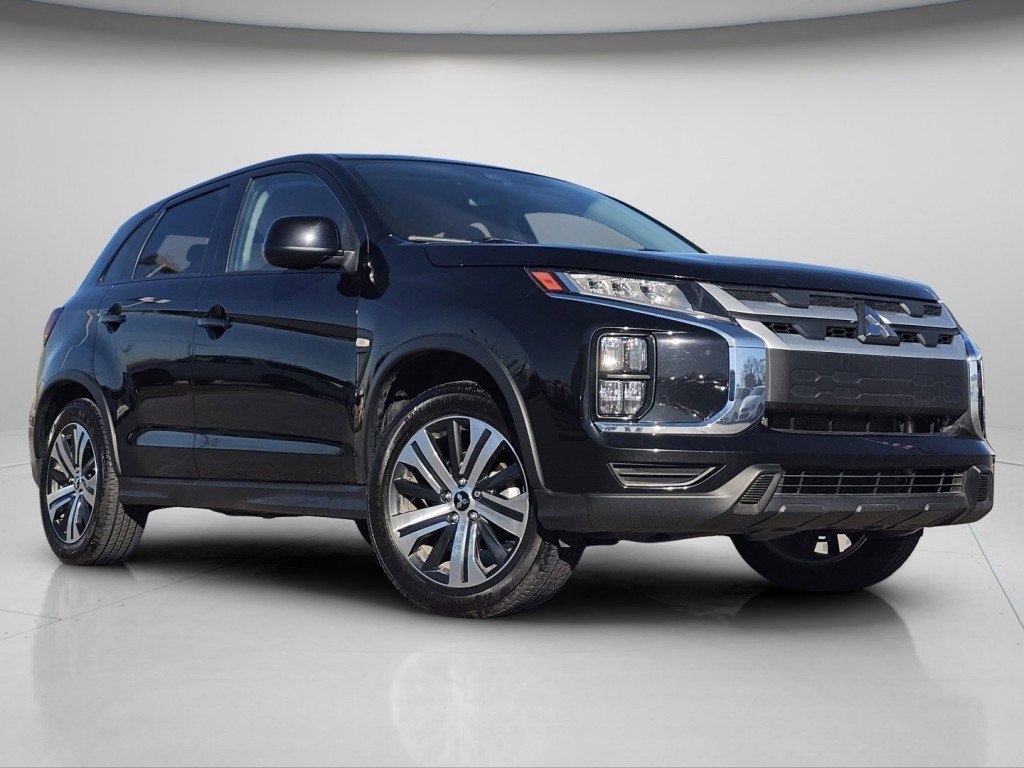 Used 2023 Mitsubishi Outlander Sport ES image 2