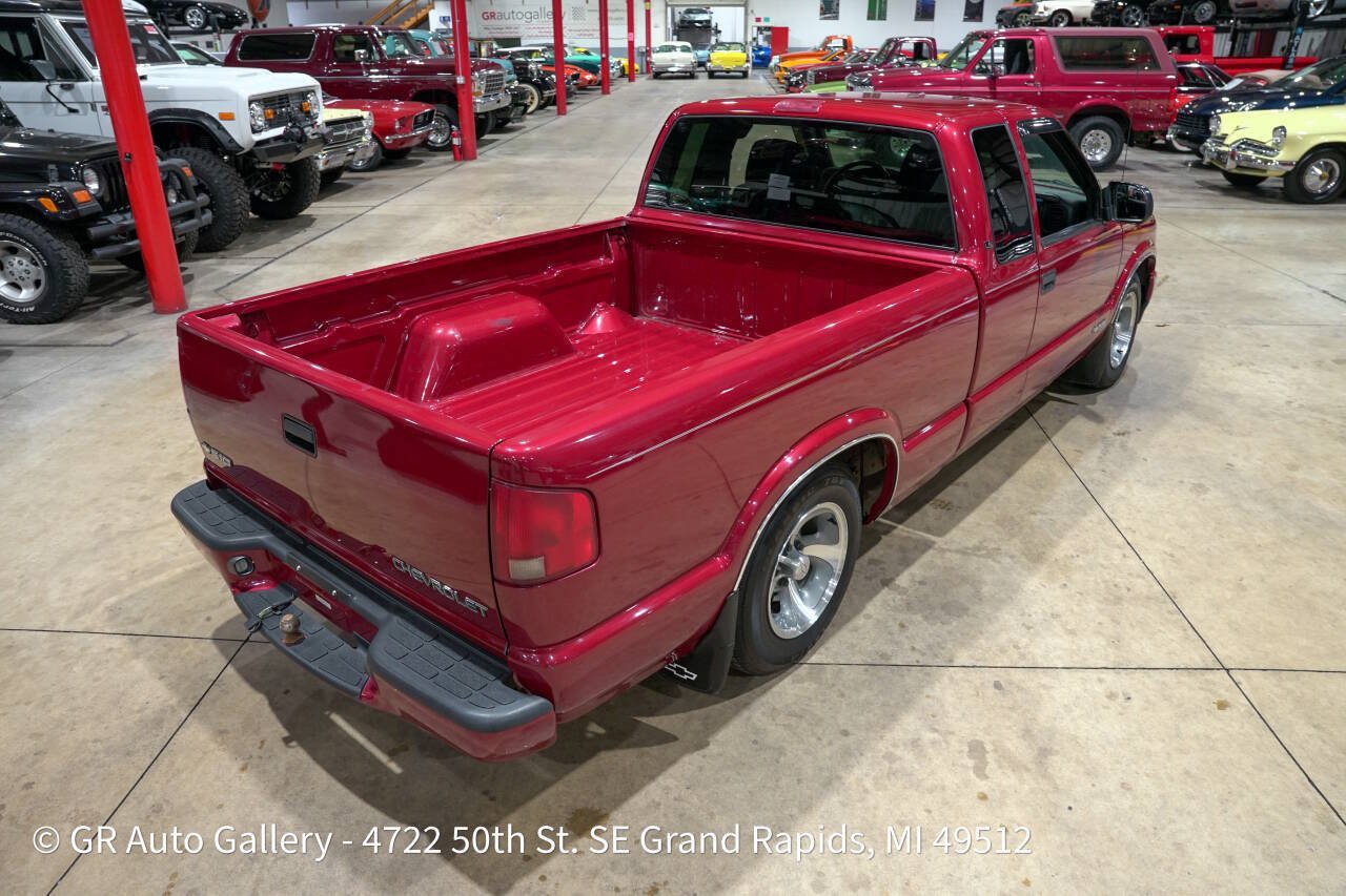 Used 2003 Chevrolet S10 Pickup LS RWD image 17