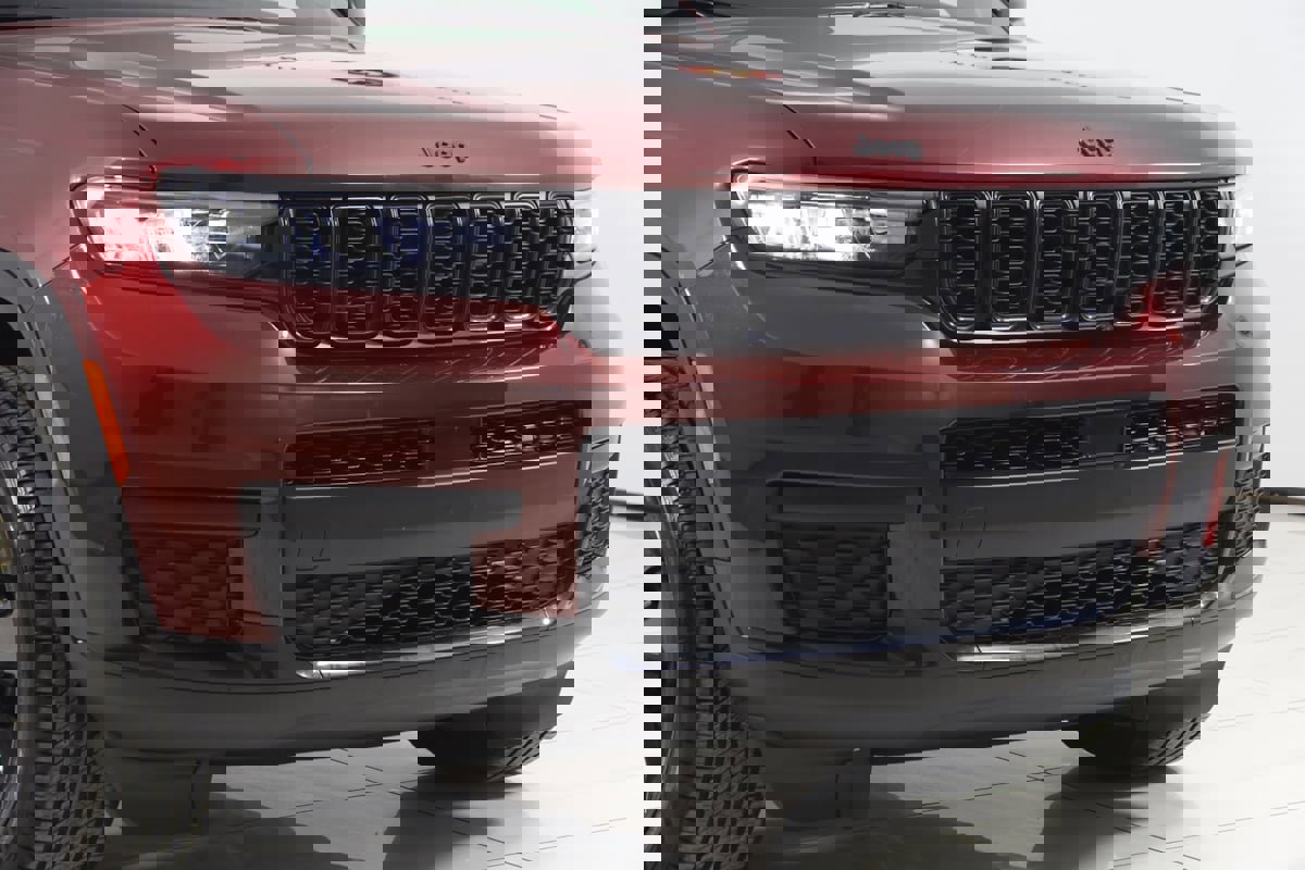 Used 2023 Jeep Grand Cherokee L Laredo image 39
