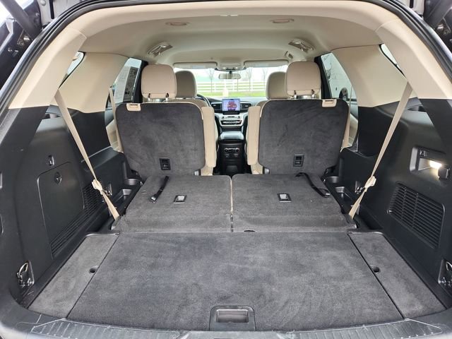 Used 2022 Ford Explorer XLT w/ Class IV Trailer Tow Package AWD/4WD image 34