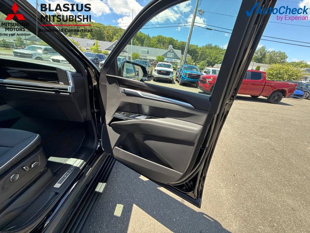 Used 2026 Cadillac Escalade Luxury AWD/4WD image 60