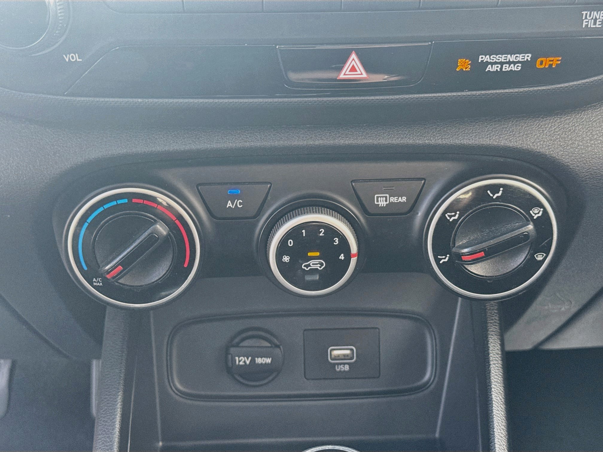 Used 2021 Hyundai Venue SE FWD image 12