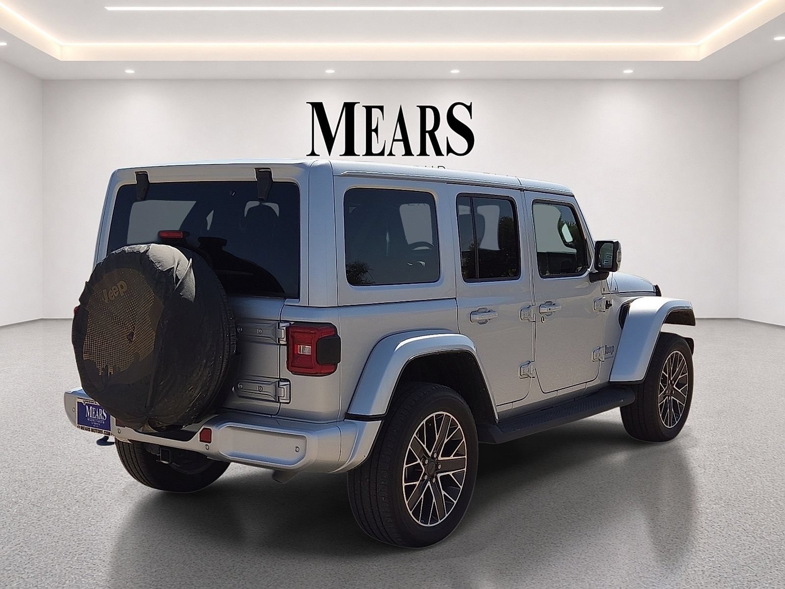 Used 2023 Jeep Wrangler Unlimited Sahara AWD/4WD image 5