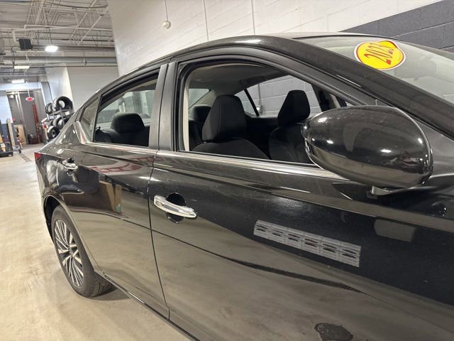 Used 2023 Nissan Altima 2.5 SV w/ SV Premium Package image 10
