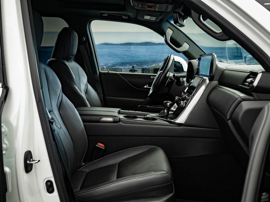 Used 2024 Lexus LX 600 4WD w/ Interior Upgrade Package image 26