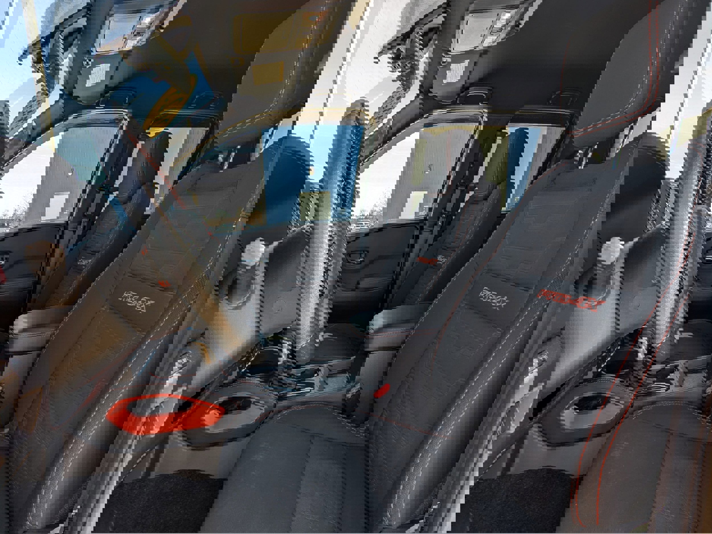 Used 2023 Nissan Frontier PRO-4X w/ Technology Package image 2