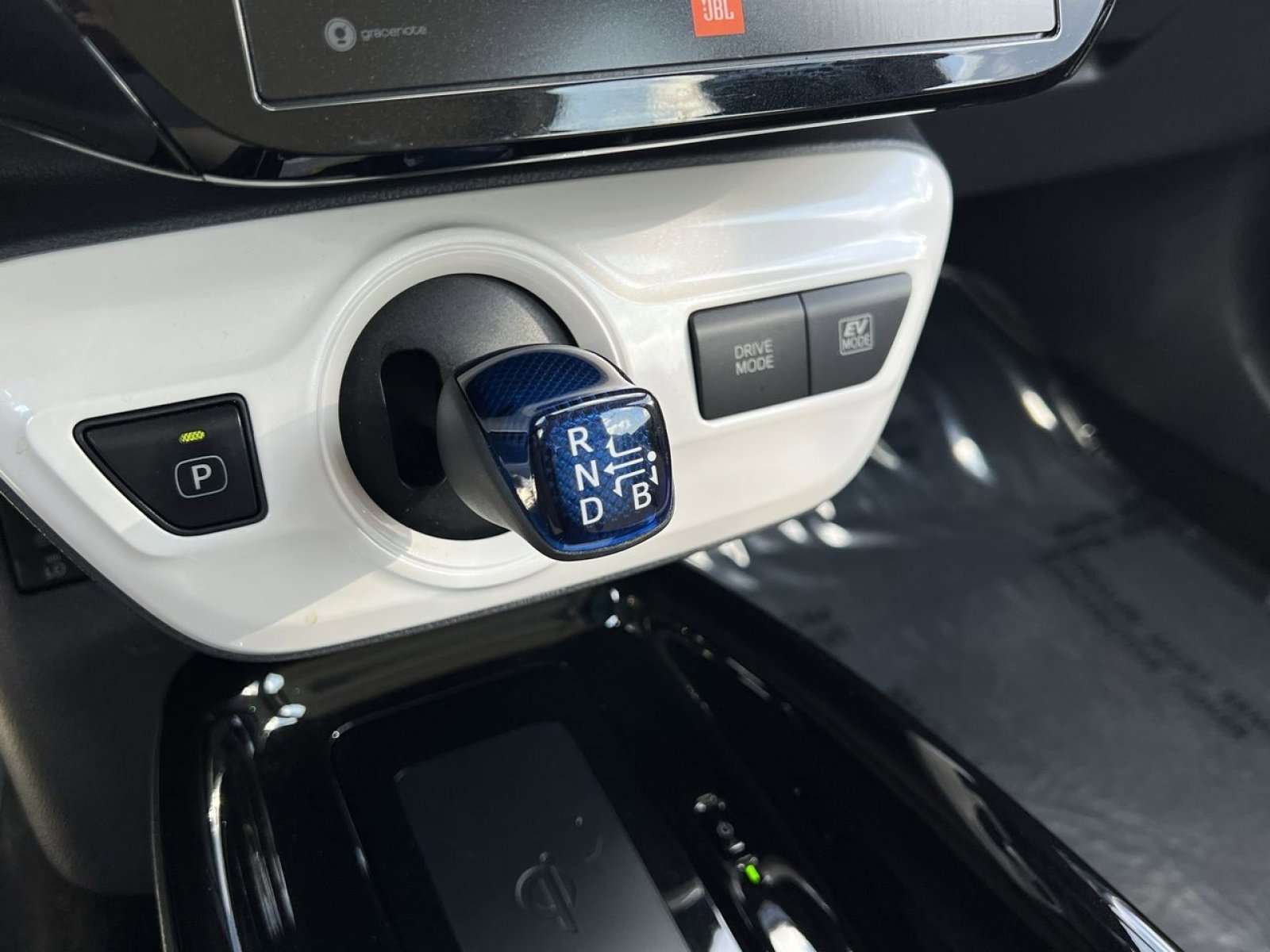 Used 2018 Toyota Prius Four w/ Advanced Technology Package FWD image 23