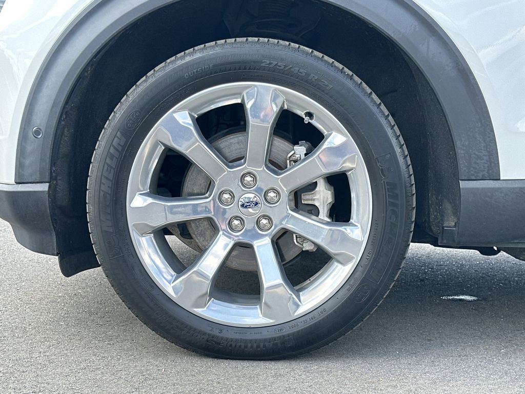 Used 2020 Ford Explorer Platinum w/ Premium Technology Package image 16