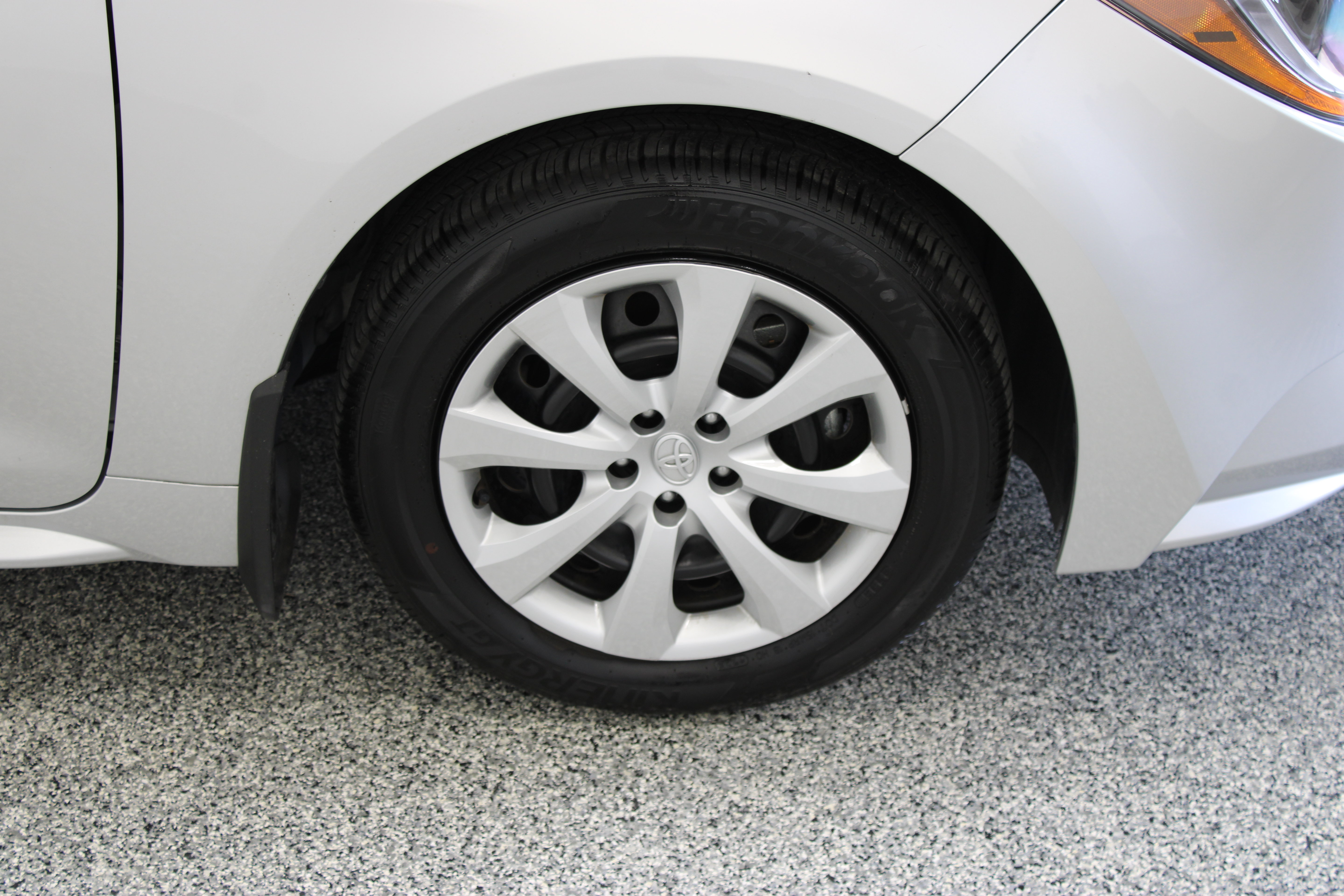 Used 2026 Toyota Corolla LE FWD image 5