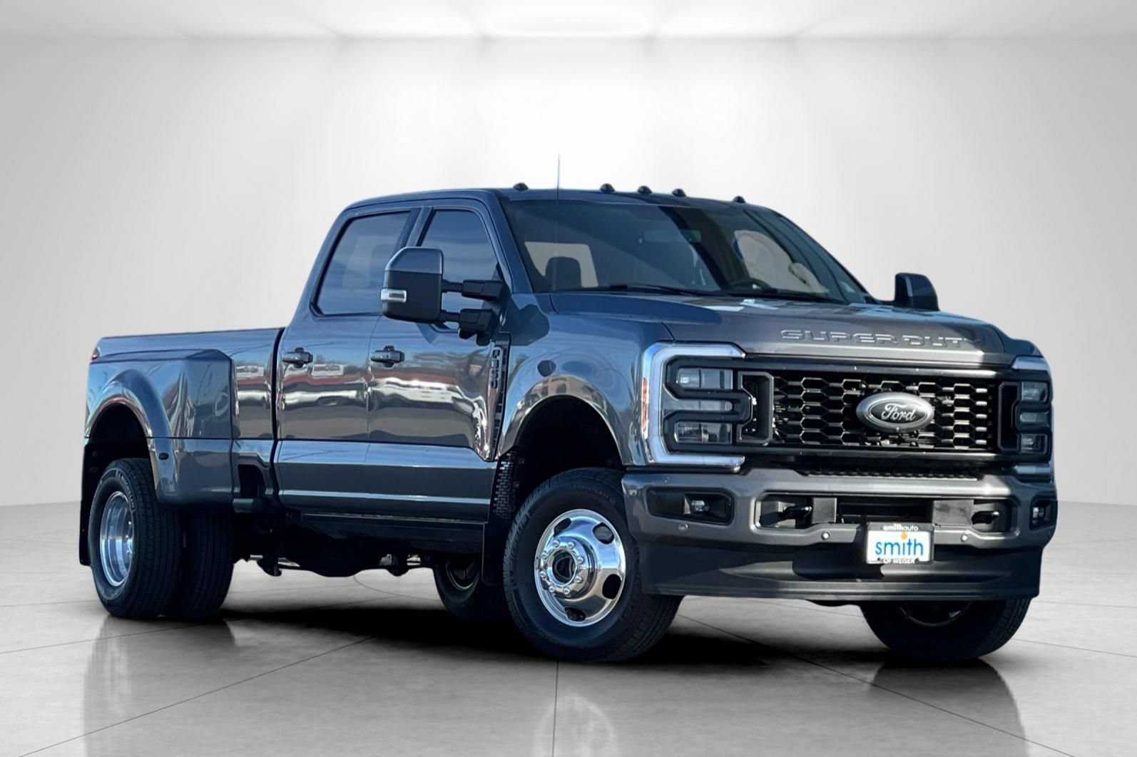 Used 2023 Ford F350 Platinum AWD/4WD image 2