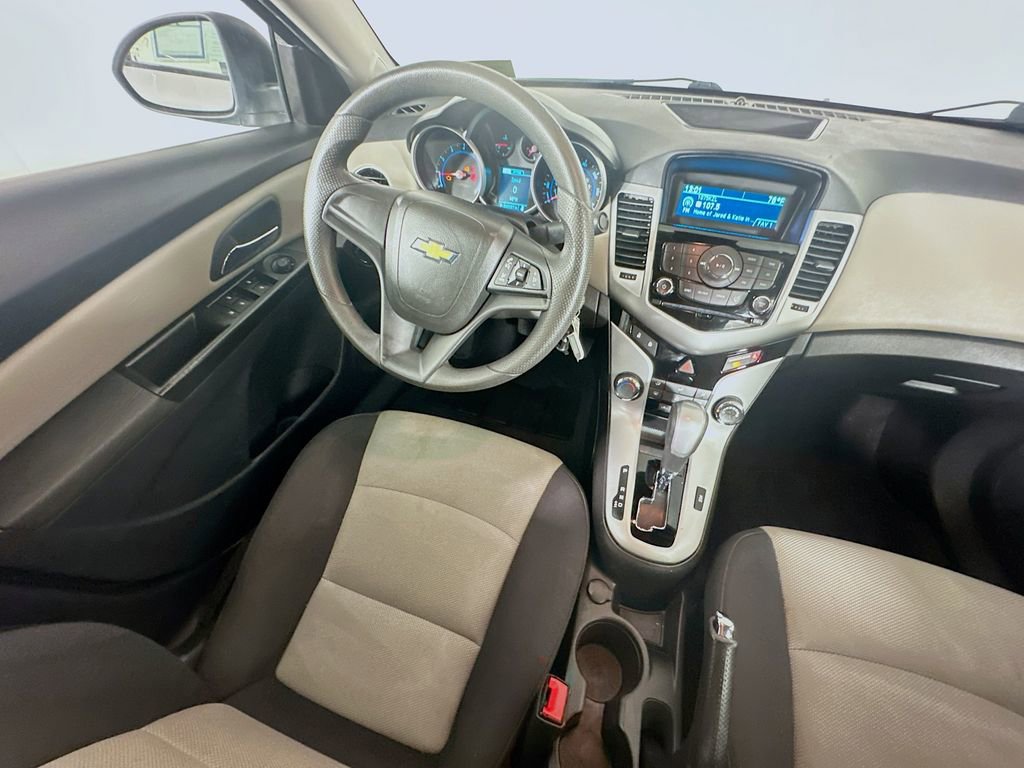 Used 2014 Chevrolet Cruze LS image 9