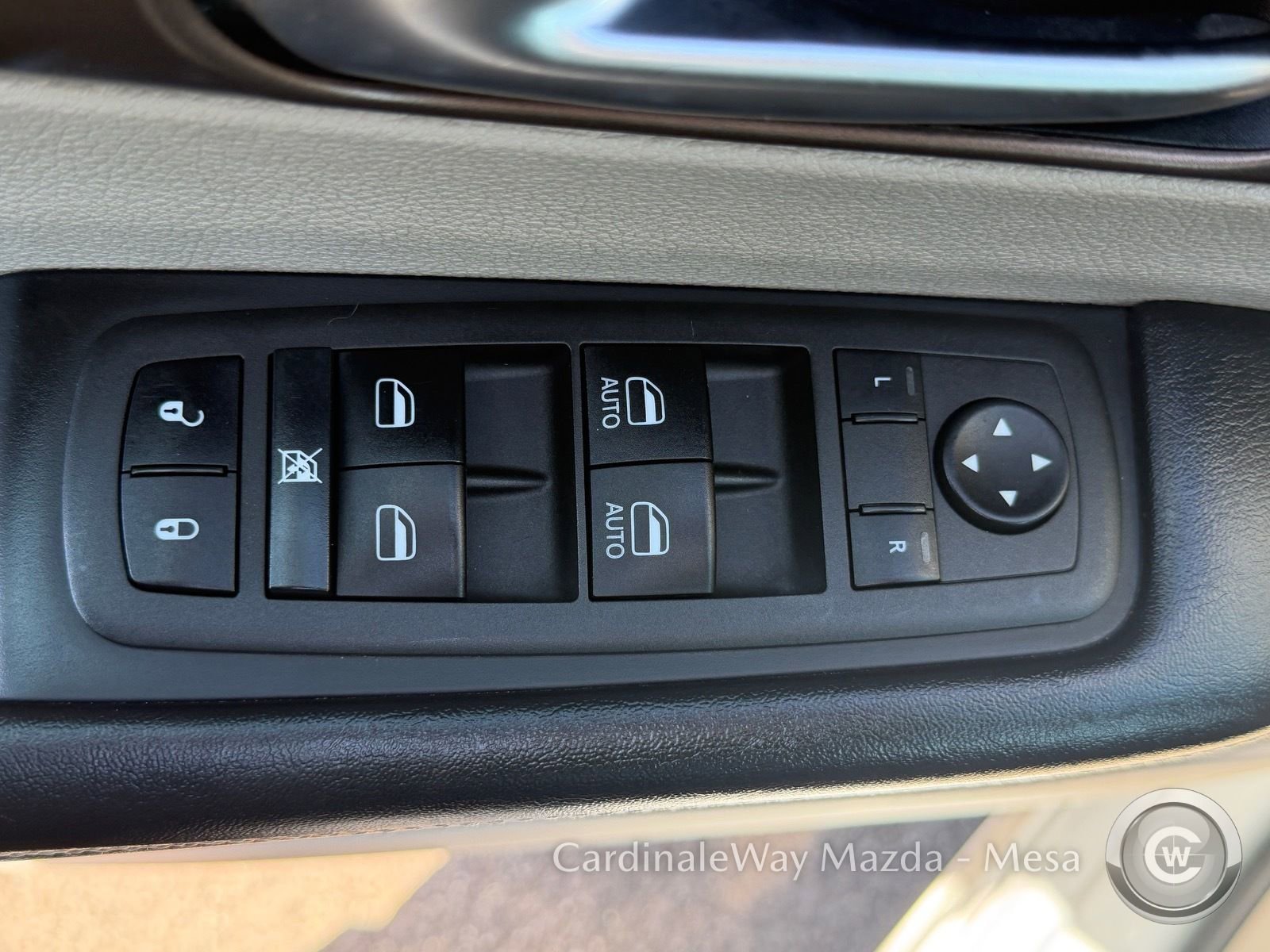 Used 2022 Chrysler Voyager LX image 18