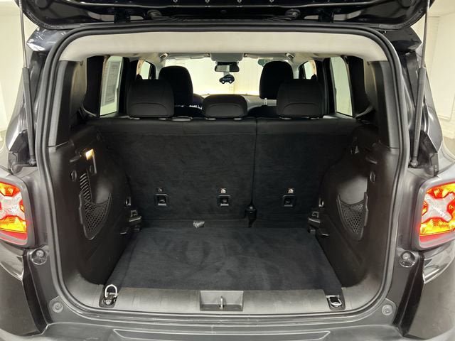 Used 2020 Jeep Renegade Latitude FWD image 25