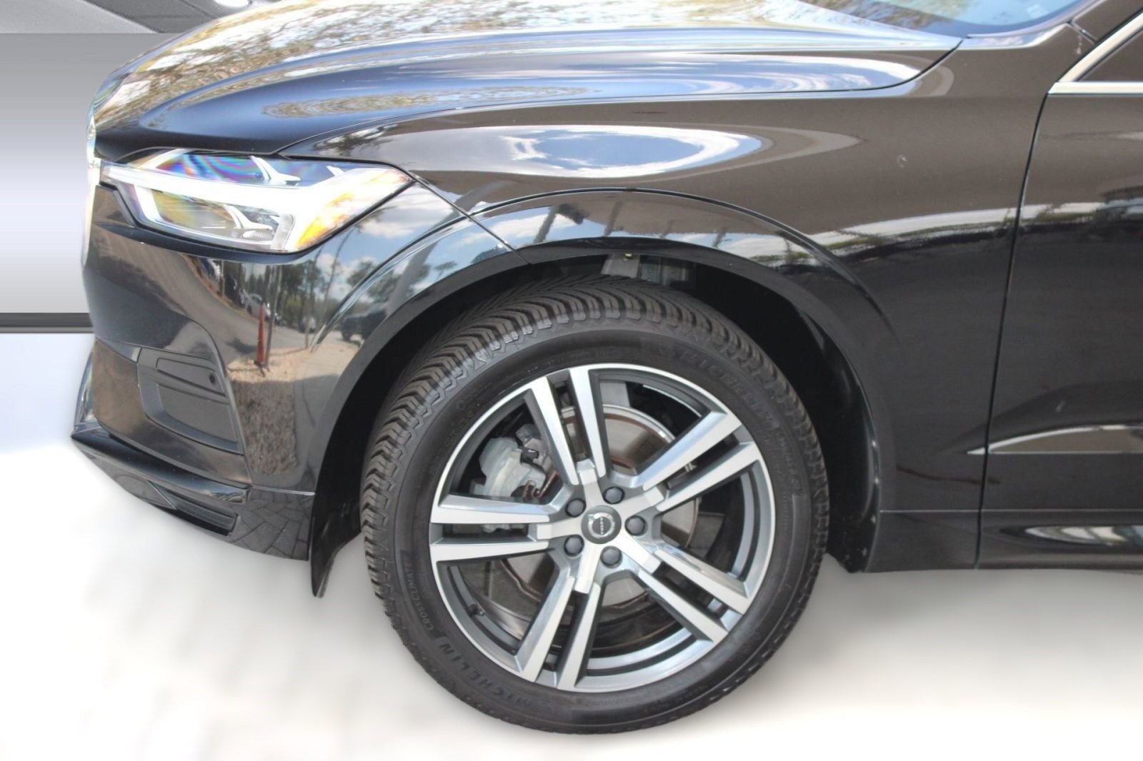 Used 2020 Volvo XC60 T5 Momentum w/ Protection Package Premier image 12