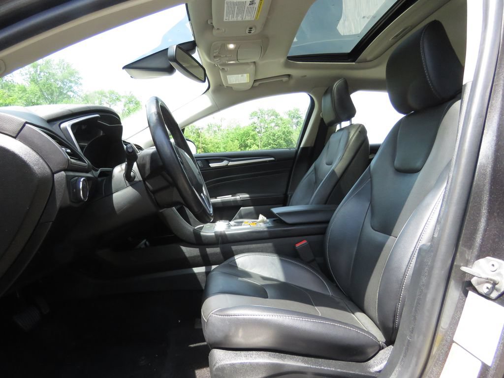 Used 2020 Ford Fusion Energi Titanium FWD image 10