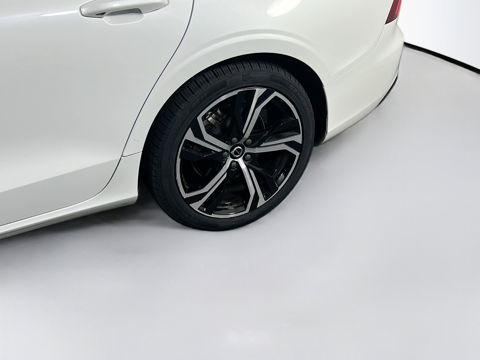 Used 2023 Volvo S60 B5 Core w/ Climate Package image 30