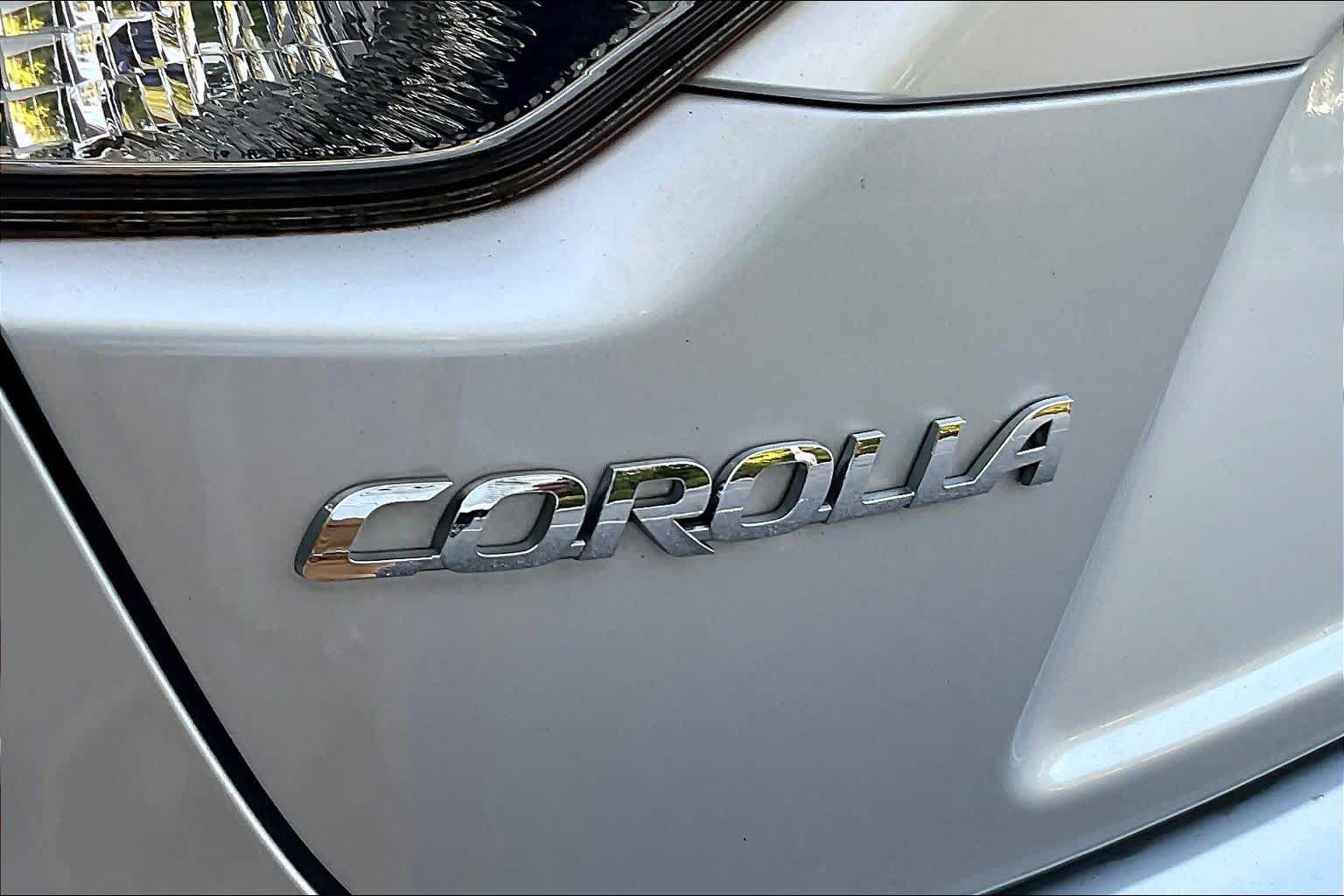 Used 2022 Toyota Corolla LE FWD image 30