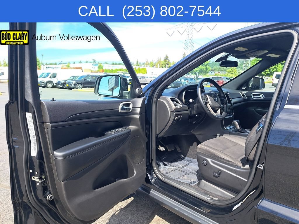 Used 2020 Jeep Grand Cherokee Laredo AWD/4WD image 9
