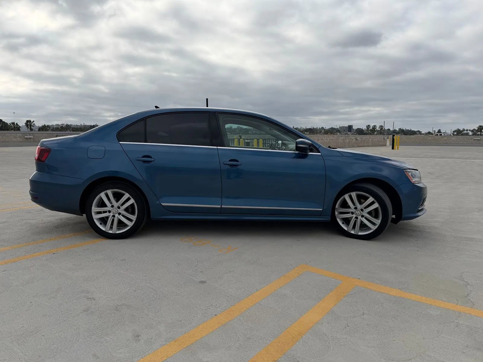 Used 2017 Volkswagen Jetta SEL image 6