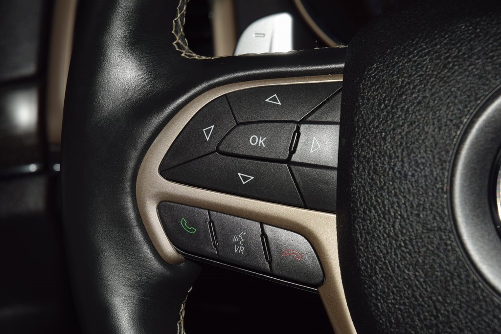 Used 2017 Jeep Grand Cherokee Limited image 38