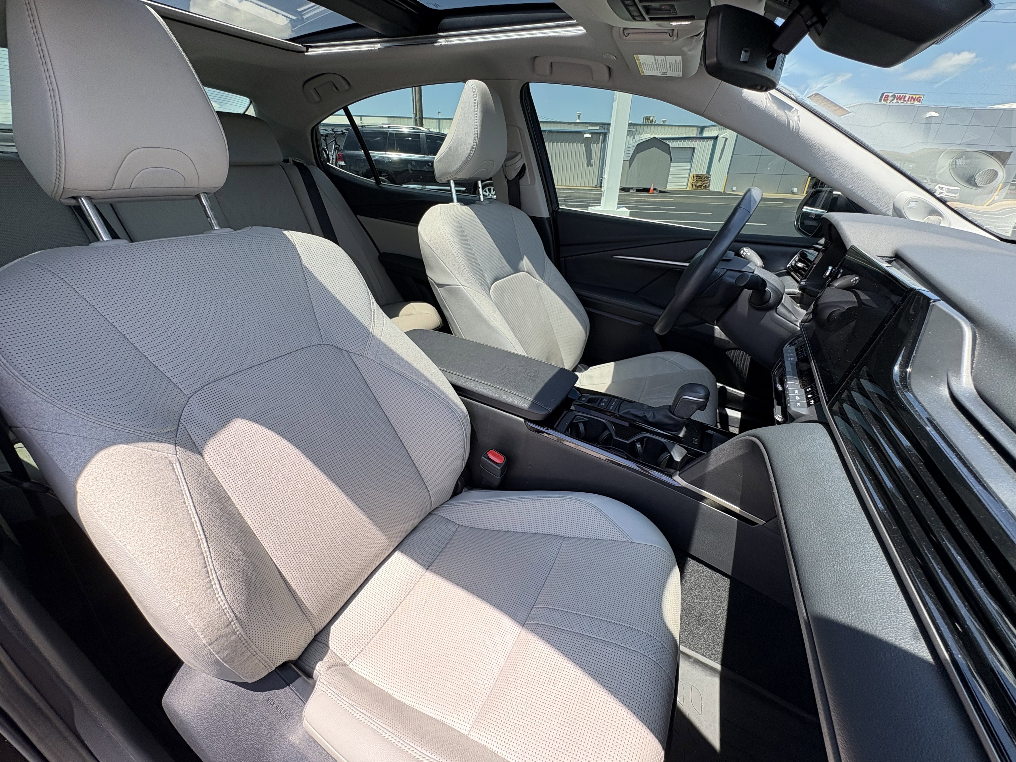 Used 2025 Toyota Camry XLE w/ Premium Package FWD image 17