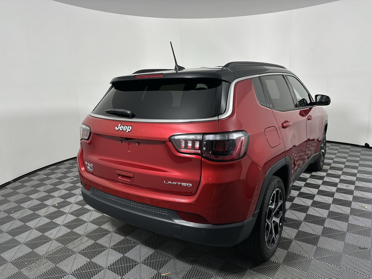Used 2025 Jeep Compass Limited AWD/4WD image 20