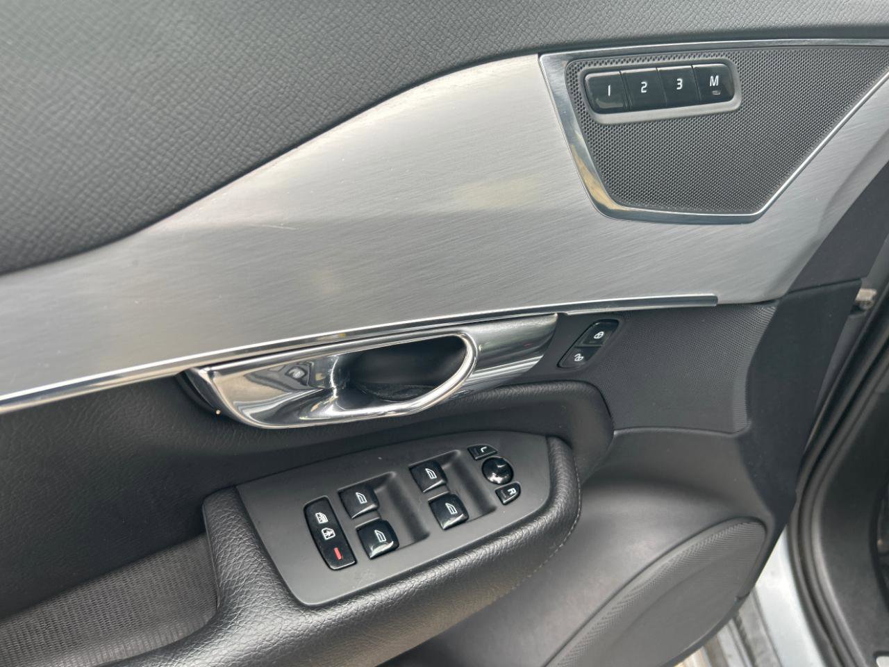 Used 2016 Volvo XC90 T5 Momentum FWD image 11