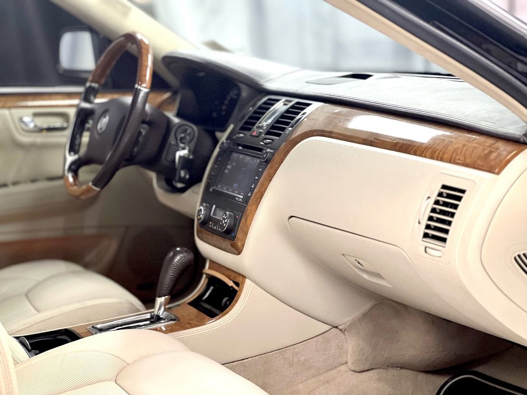 Used 2011 Cadillac DTS Platinum image 21