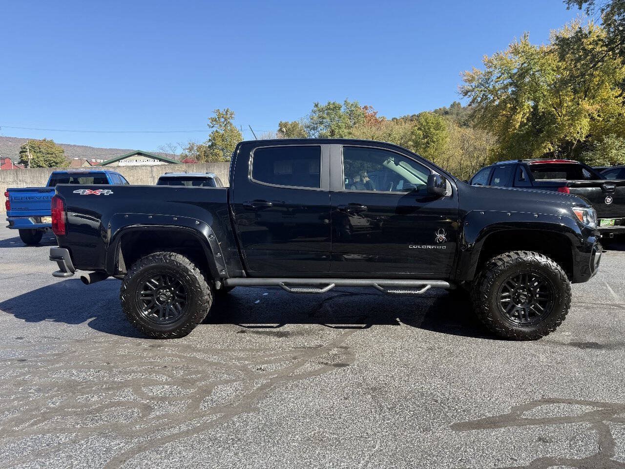 Used 2022 Chevrolet Colorado LT w/ LT Convenience Package AWD/4WD image 10