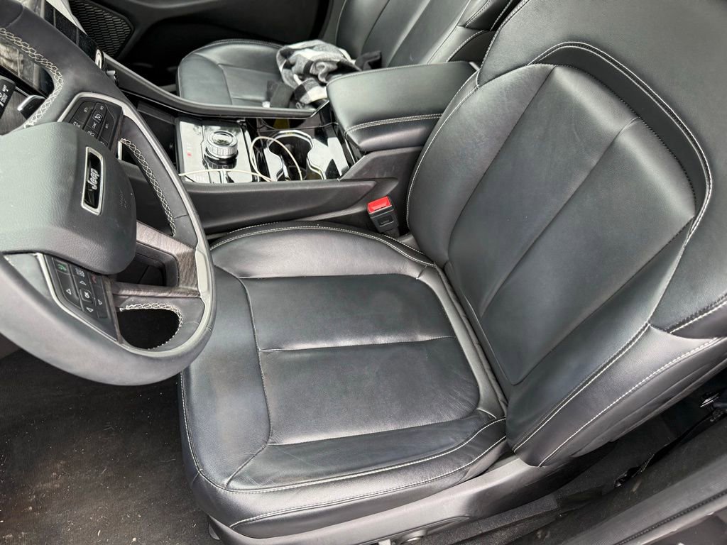 Used 2023 Jeep Grand Cherokee L Limited image 11