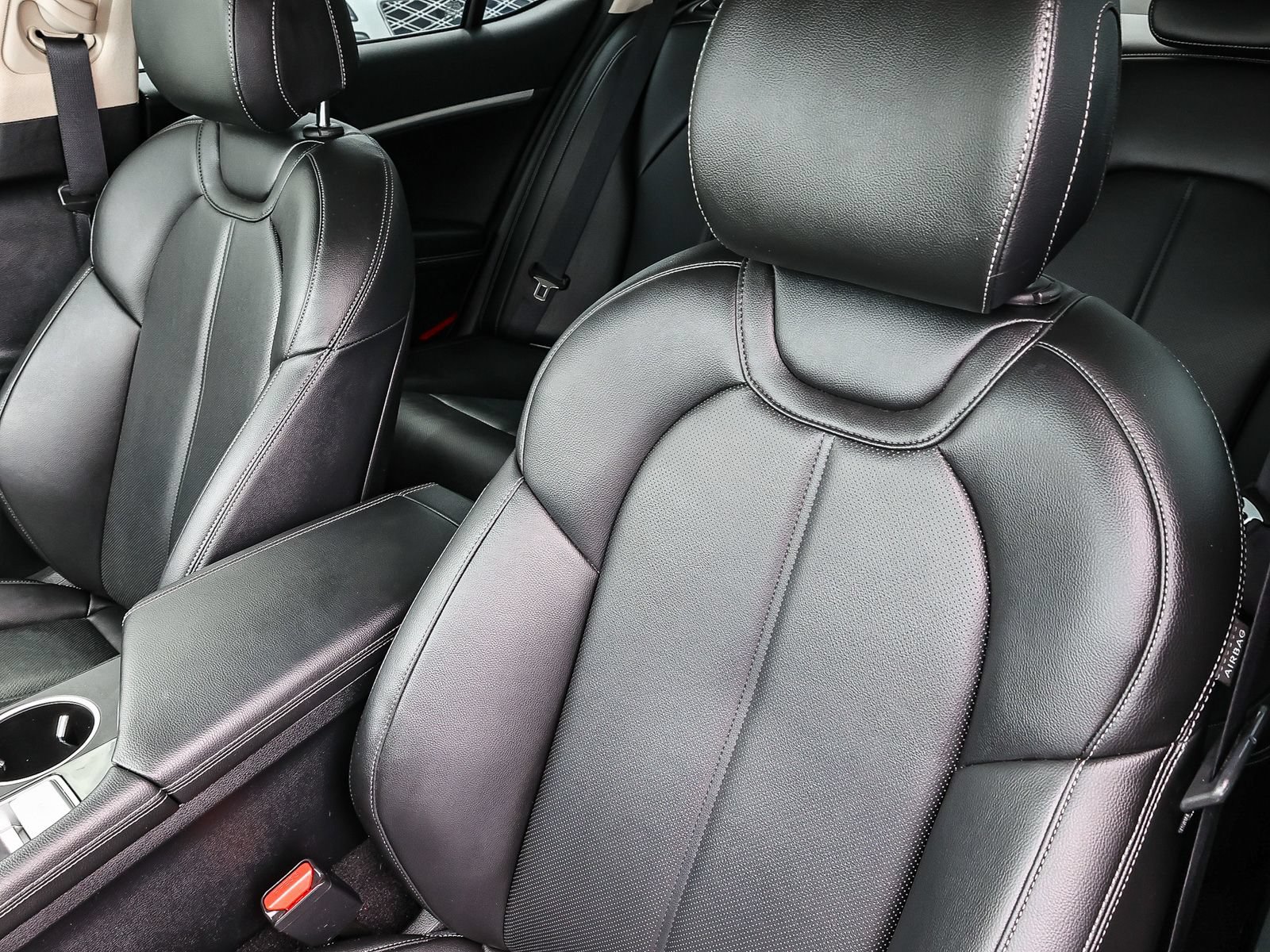 Used 2023 Genesis G70 2.0T AWD/4WD image 29
