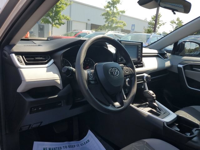 Used 2021 Toyota RAV4 XLE w/ Convenience Package FWD image 19