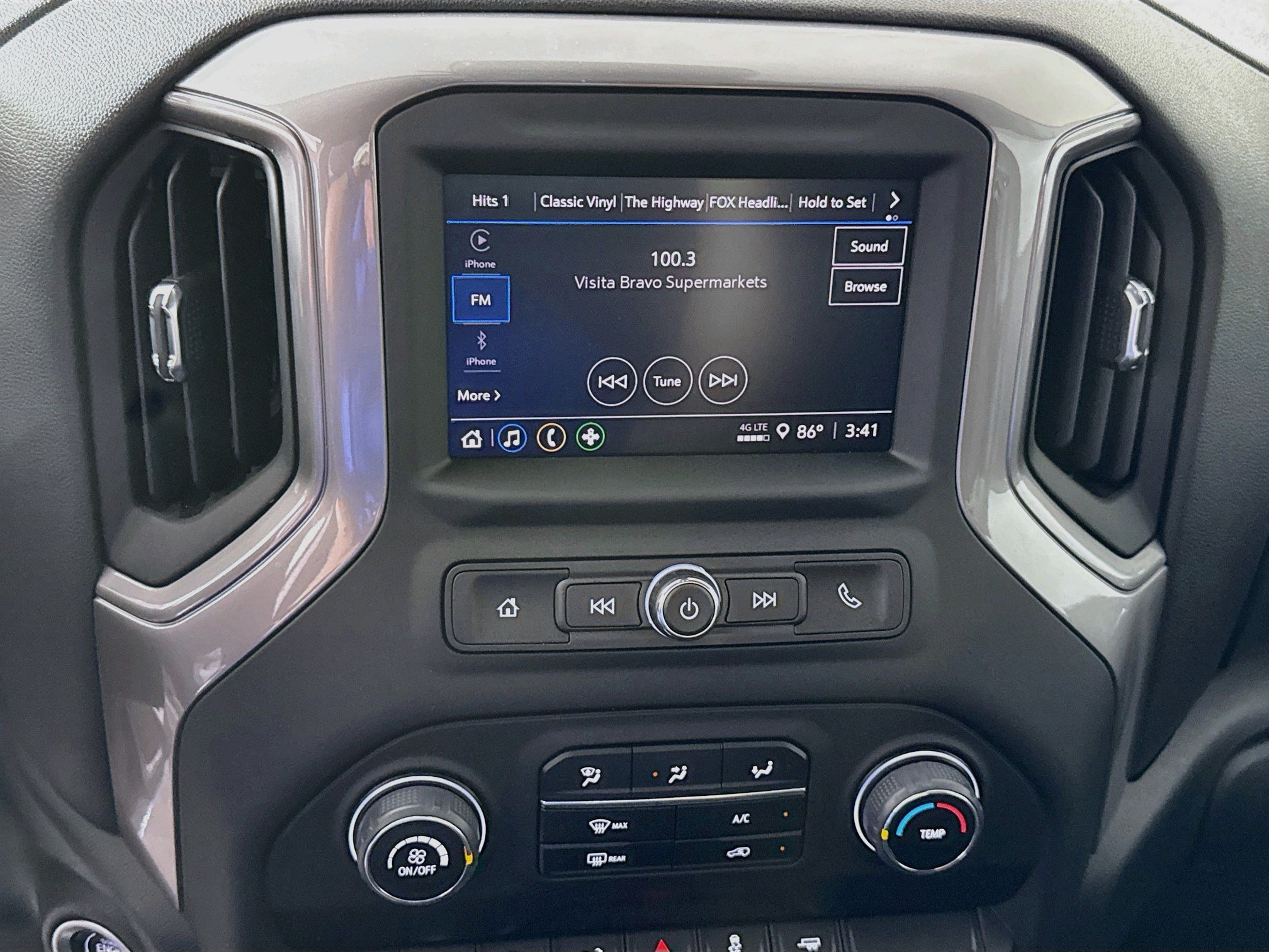 Used 2022 Chevrolet Silverado 1500 Custom RWD image 17