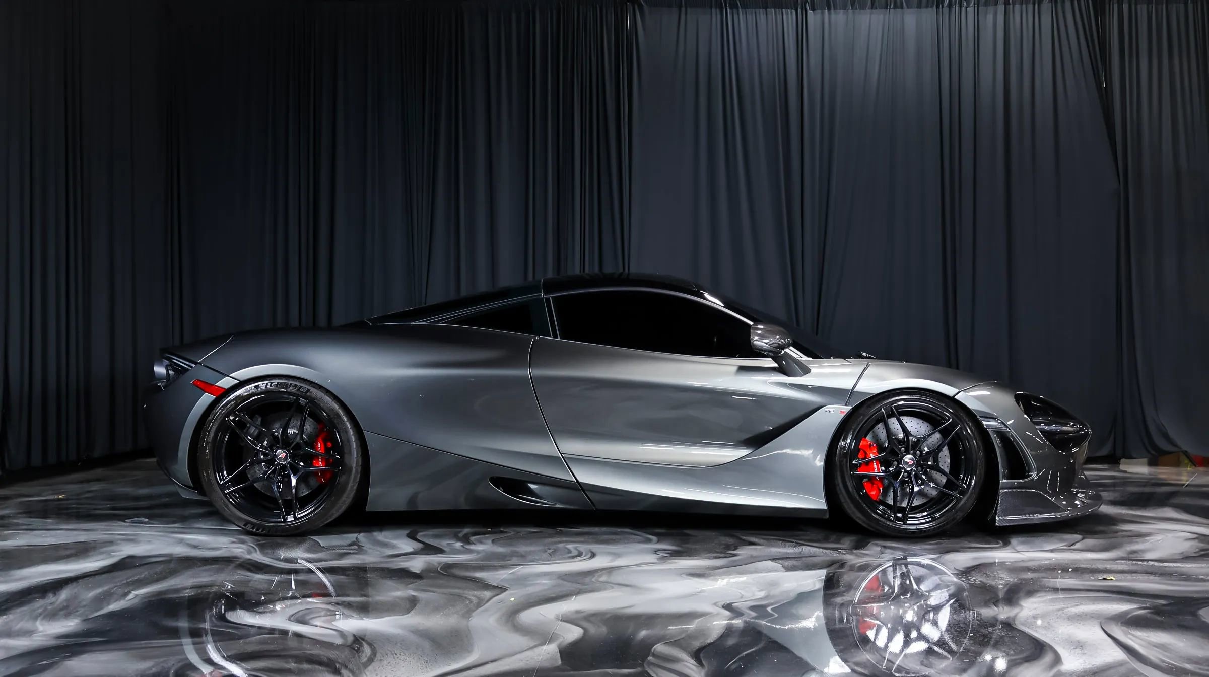 Used 2018 McLaren 720S Luxury RWD image 2