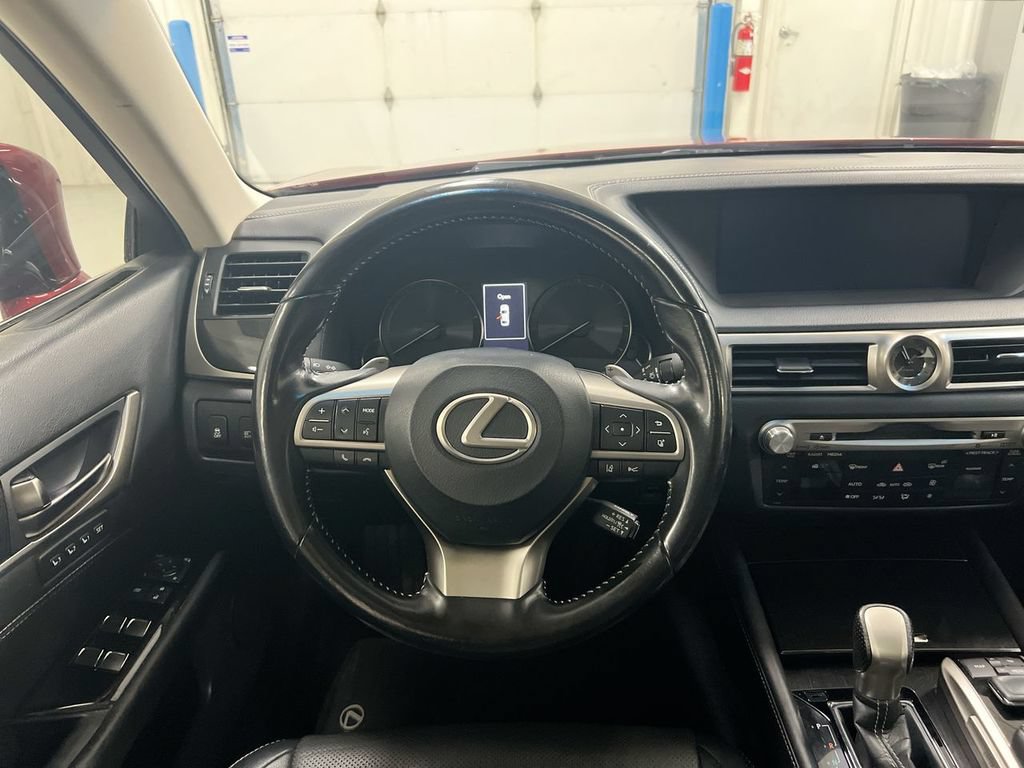 Used 2017 Lexus GS 200t w/ Preferred Accessory Package RWD image 11