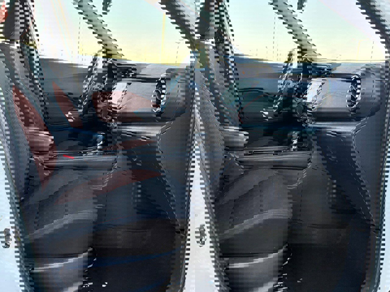 Certified 2023 Nissan Kicks SR w/ Exterior Package image 38