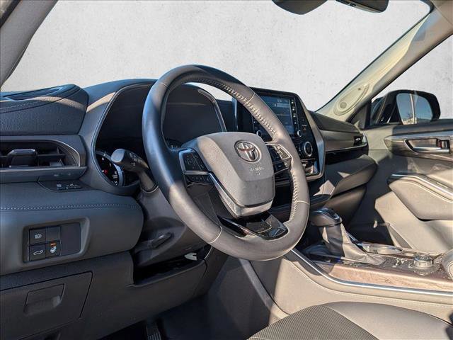 Used 2020 Toyota Highlander Limited AWD/4WD image 9