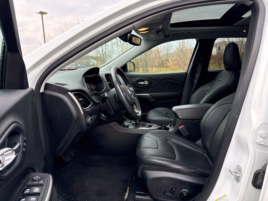 Used 2019 Jeep Cherokee Limited AWD/4WD image 6